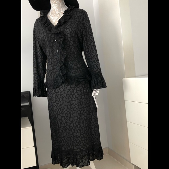 BLACK SKIRT SUIT by Nancy Yang - Picture 8 of 8